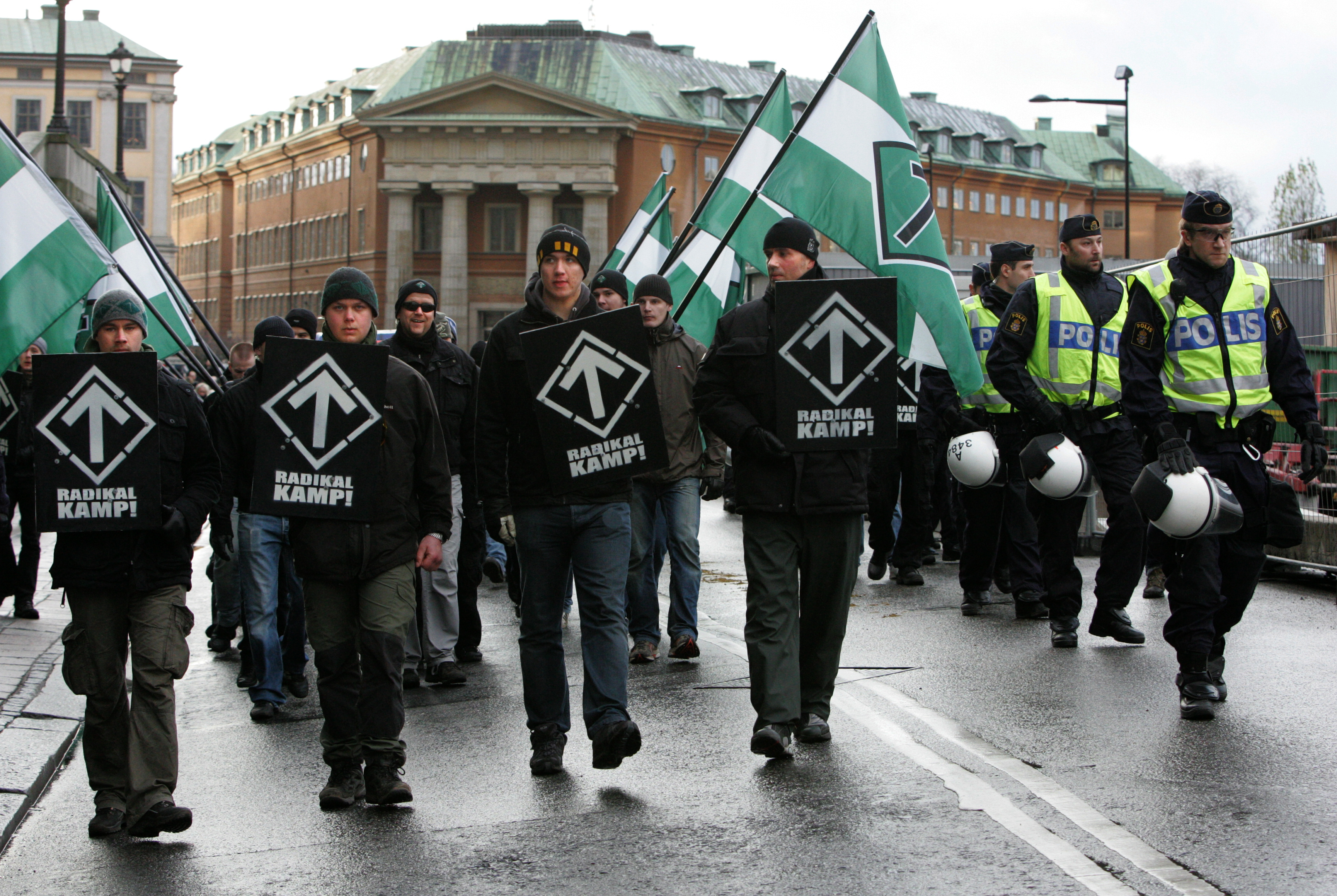 Svenska motståndsrörelsen är också ett parti med nazistiska åsikter. Svenska motståndsrörelsen är också ett parti med nazistiska åsikter.